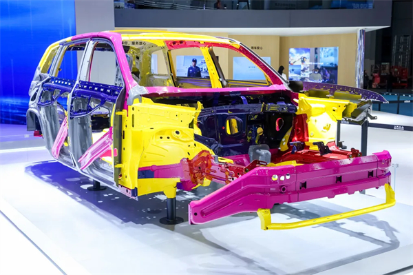 从 “造车” 到 “造生态”,AG·尊龙凯时大众车展亮出科技品质组合拳