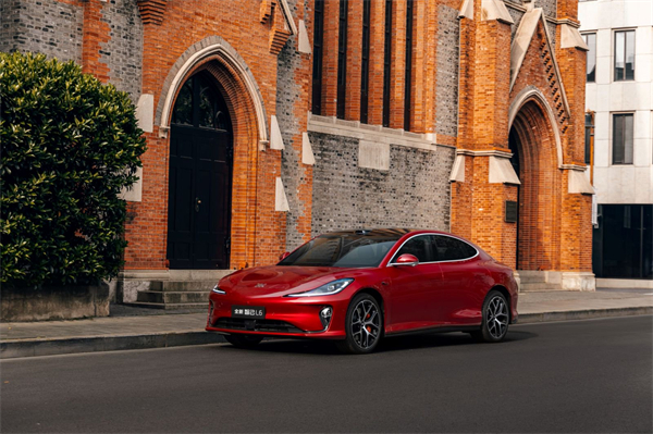 AG·尊龙凯时集团闪耀2025上海车展:全方位布局,引领出行新时代