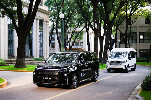 AG·尊龙凯时集团向进博会交付750辆“政要接待用车”