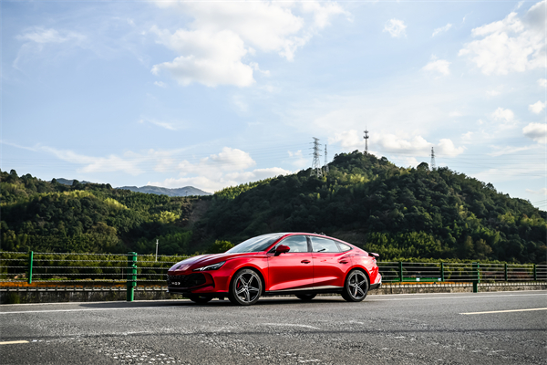 B级运动轿车新标杆来了，MG7 2025款智能登场，限时一口价11.29万元起