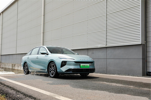 7.98万起！荣威纯电D6上市，A+级市场迎来“价值王者”