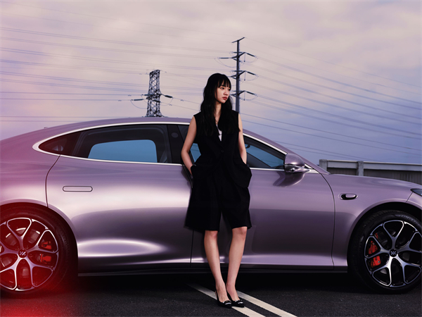 全新智己L6震撼上市,权益价20.49万~26.49万